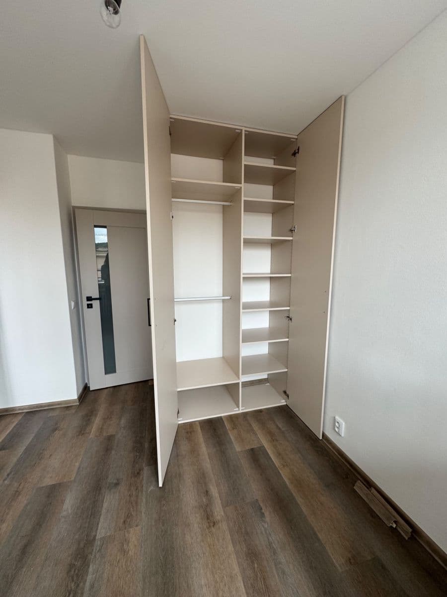 1 bedroom with open-plan kitchen flat to rent, 40 m², K Louži, Prague, Prague 1 bedroom with open-plan kitchen flat to rent, 40 m², K Louži, Prague, Prague