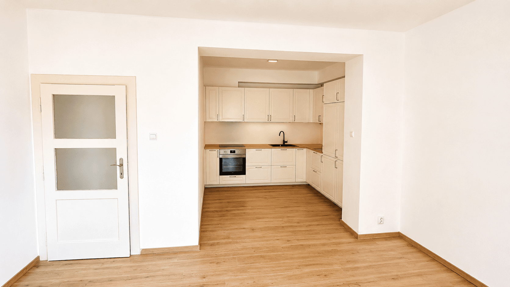 1 bedroom with open-plan kitchen flat to rent, 52 m², Biskupcova, Prague, Prague 1 bedroom with open-plan kitchen flat to rent, 52 m², Biskupcova, Prague, Prague