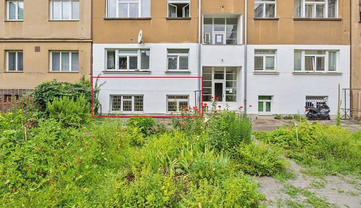 1 bedroom with open-plan kitchen flat to rent, 44 m², Podolská, Prague, Prague 1 bedroom with open-plan kitchen flat to rent, 44 m², Podolská, Prague, Prague