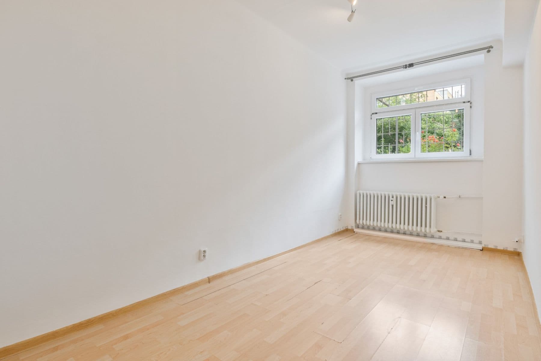 1 bedroom with open-plan kitchen flat to rent, 44 m², Podolská, Prague, Prague 1 bedroom with open-plan kitchen flat to rent, 44 m², Podolská, Prague, Prague