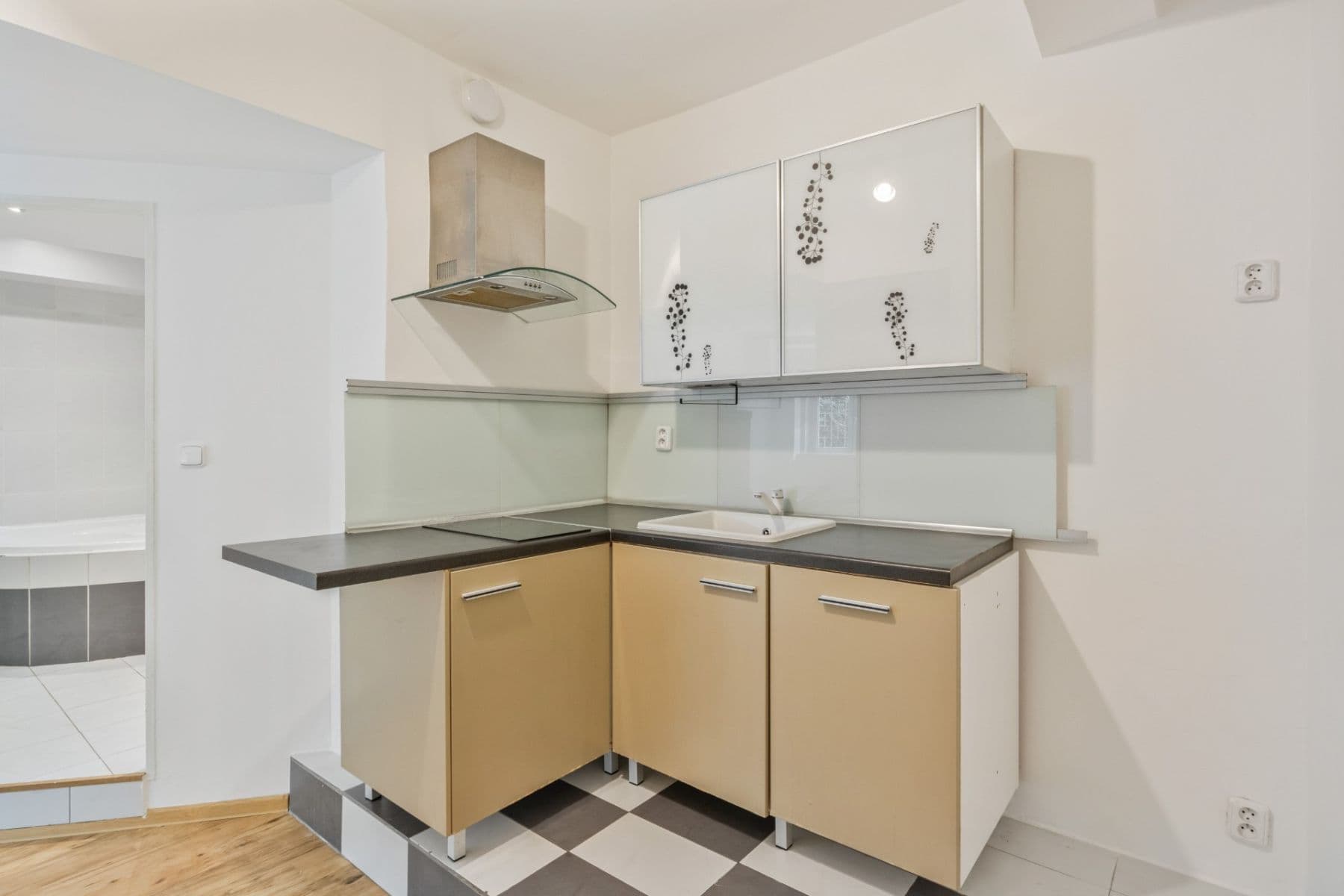 1 bedroom with open-plan kitchen flat to rent, 44 m², Podolská, Prague, Prague 1 bedroom with open-plan kitchen flat to rent, 44 m², Podolská, Prague, Prague