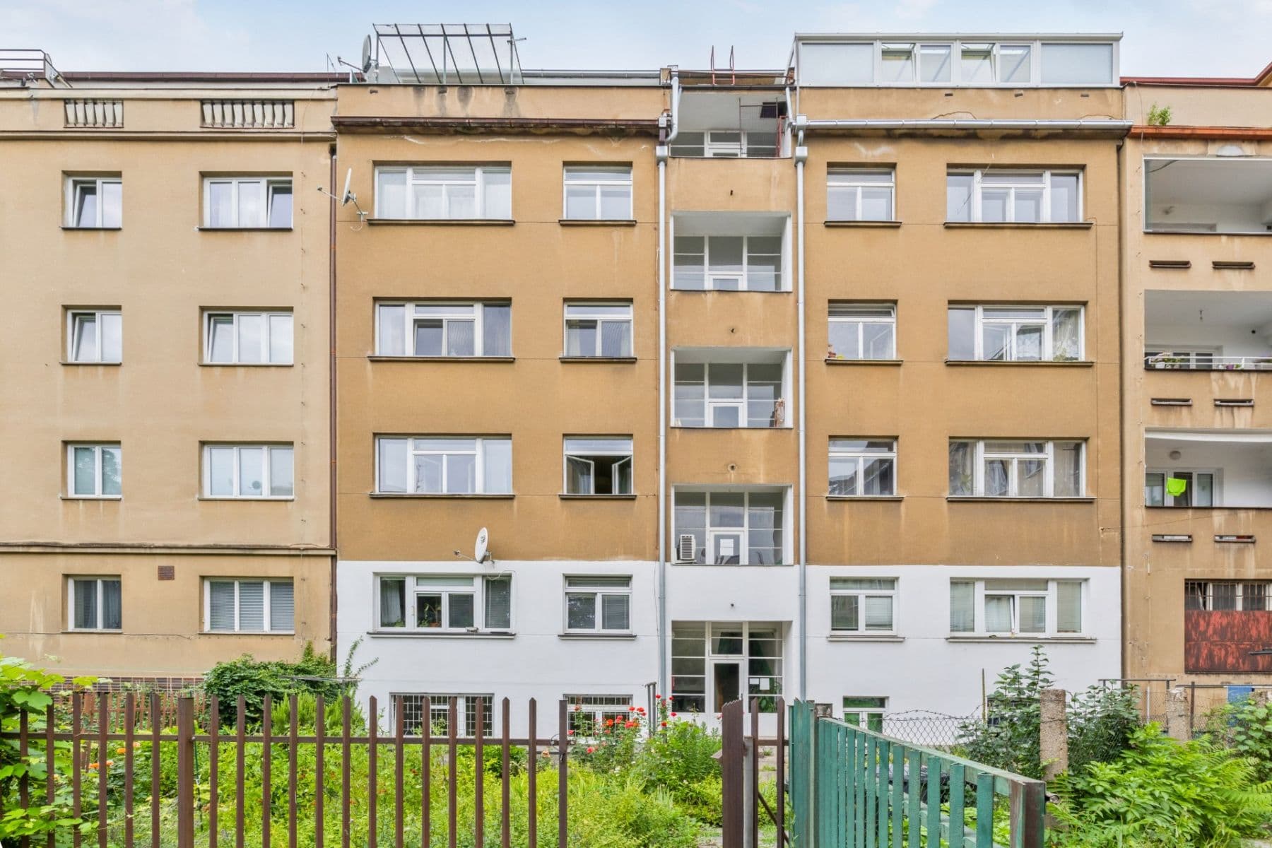1 bedroom with open-plan kitchen flat to rent, 44 m², Podolská, Prague, Prague 1 bedroom with open-plan kitchen flat to rent, 44 m², Podolská, Prague, Prague