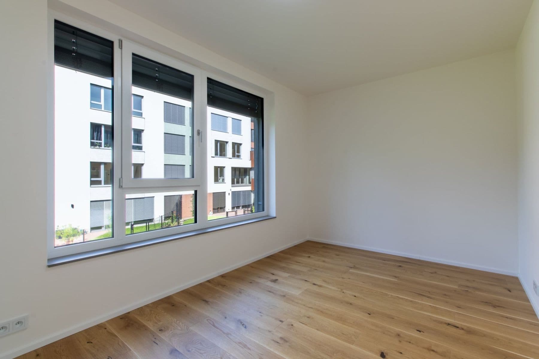 2 bedroom with open-plan kitchen flat to rent, 82 m², U Komína, Prague, Prague 2 bedroom with open-plan kitchen flat to rent, 82 m², U Komína, Prague, Prague