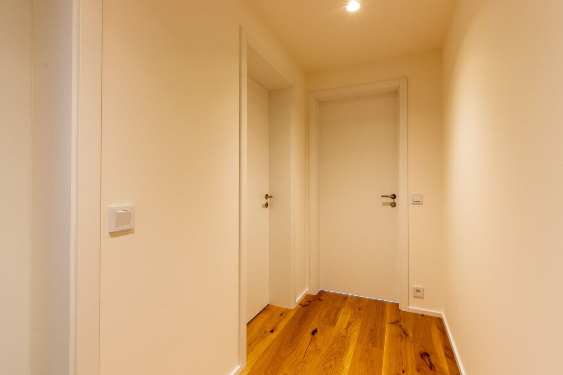 2 bedroom with open-plan kitchen flat to rent, 82 m², U Komína, Prague, Prague 2 bedroom with open-plan kitchen flat to rent, 82 m², U Komína, Prague, Prague