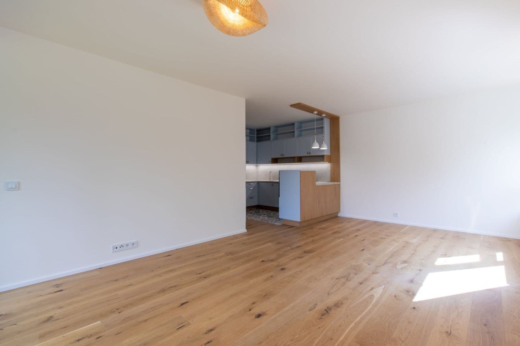 2 bedroom with open-plan kitchen flat to rent, 82 m², U Komína, Prague, Prague 2 bedroom with open-plan kitchen flat to rent, 82 m², U Komína, Prague, Prague