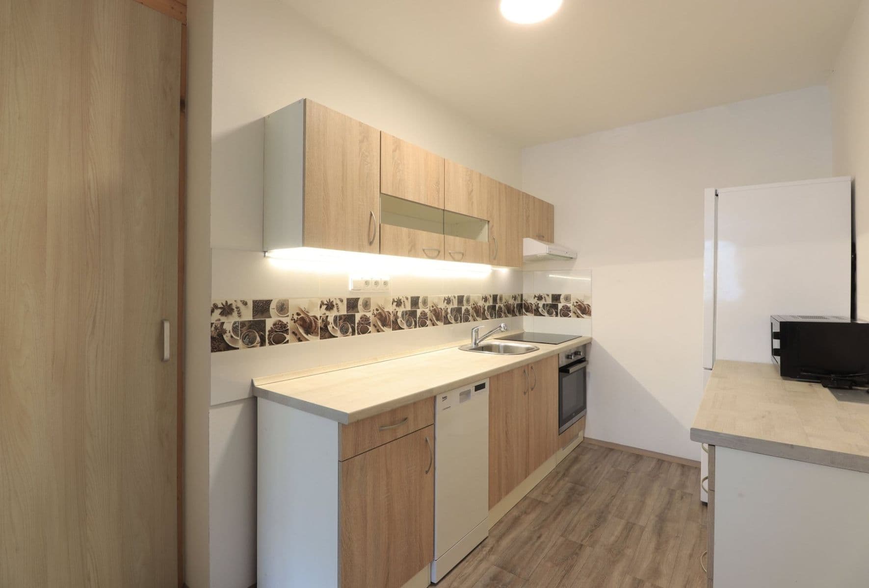2 bedroom with open-plan kitchen flat to rent, 66 m², Petýrkova, Prague, Prague 2 bedroom with open-plan kitchen flat to rent, 66 m², Petýrkova, Prague, Prague