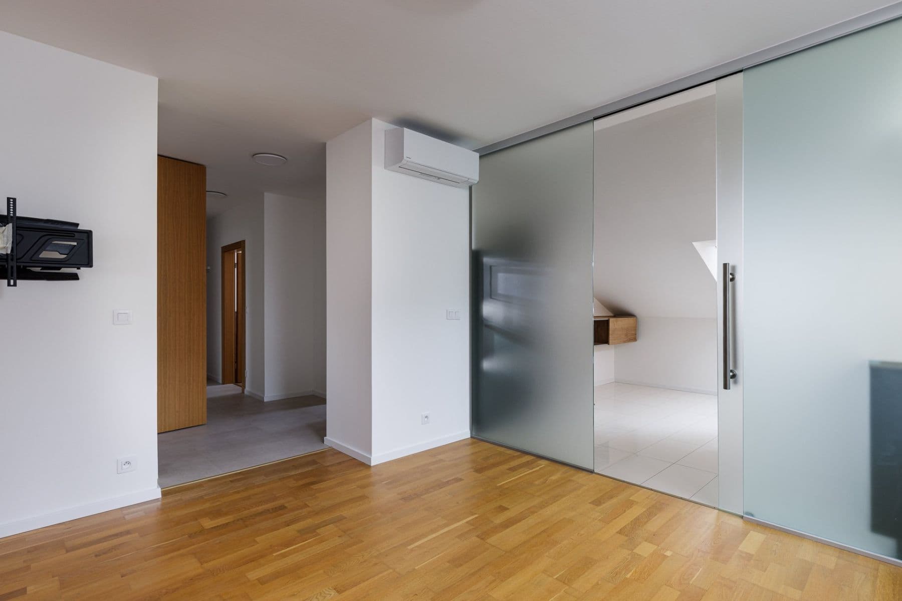 2 bedroom with open-plan kitchen flat to rent, 63 m², Na Popelce, Prague, Prague 2 bedroom with open-plan kitchen flat to rent, 63 m², Na Popelce, Prague, Prague