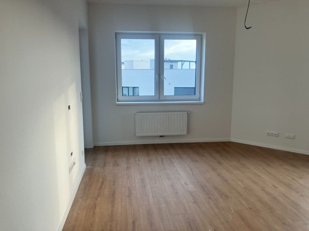 2 bedroom with open-plan kitchen flat to rent, 74 m², Brněnská, Šlapanice, Jihomoravský Region 2 bedroom with open-plan kitchen flat to rent, 74 m², Brněnská, Šlapanice, Jihomoravský Region