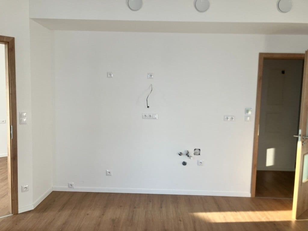 2 bedroom with open-plan kitchen flat to rent, 74 m², Brněnská, Šlapanice, Jihomoravský Region 2 bedroom with open-plan kitchen flat to rent, 74 m², Brněnská, Šlapanice, Jihomoravský Region