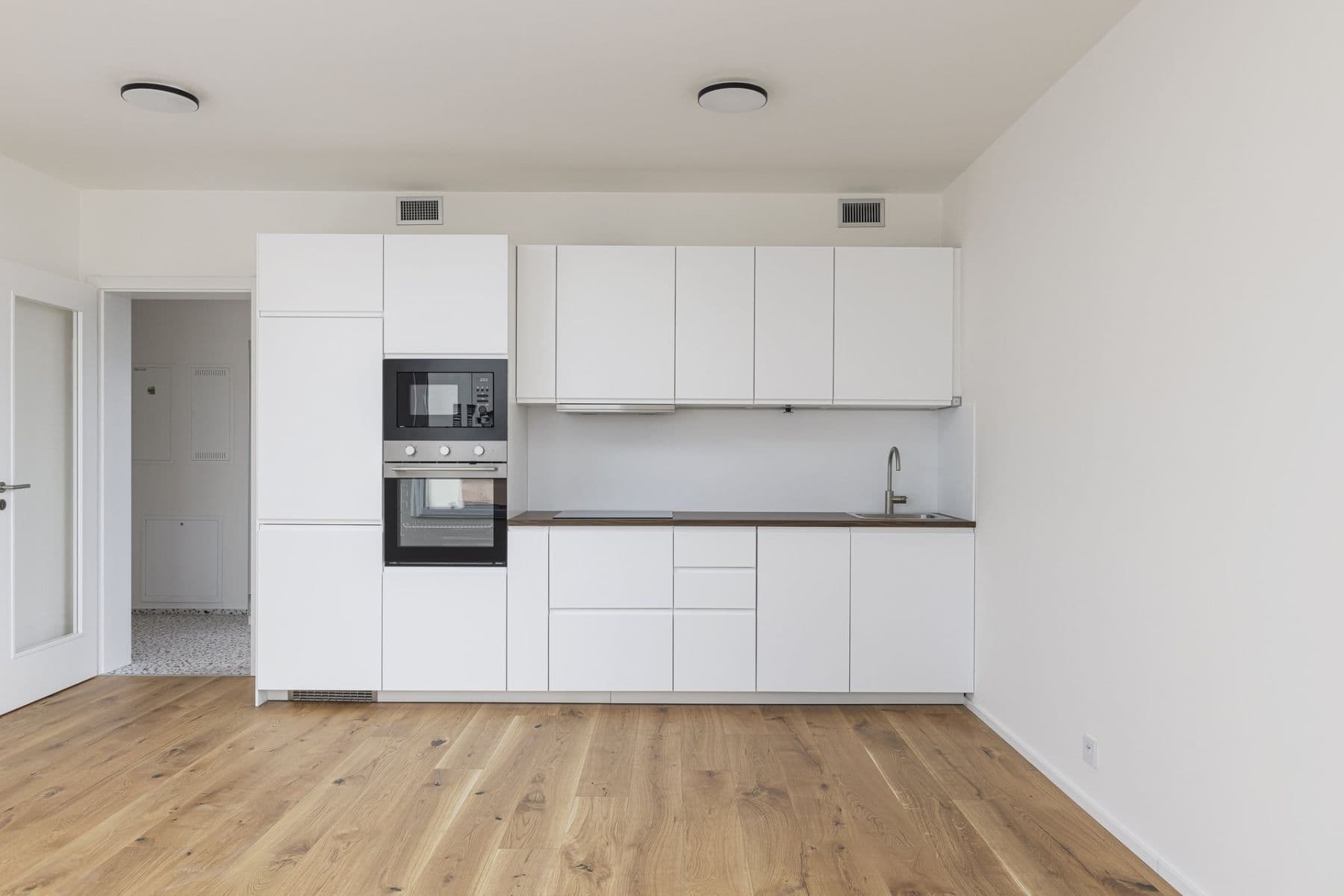 Studio flat to rent, 39 m², U Komína, Prague, Prague Studio flat to rent, 39 m², U Komína, Prague, Prague