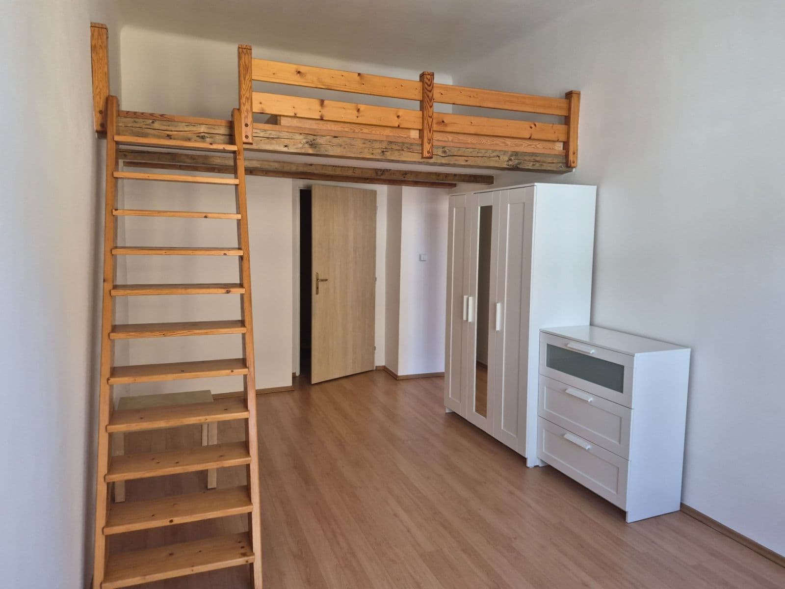 1 bedroom with open-plan kitchen flat to rent, 48 m², Boleslavova, Prague, Prague 1 bedroom with open-plan kitchen flat to rent, 48 m², Boleslavova, Prague, Prague