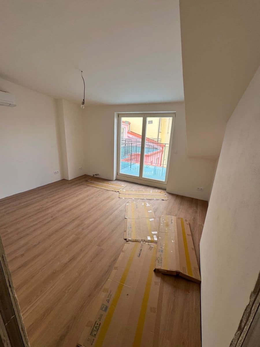 5 bedroom with open-plan kitchen flat to rent, 164 m², Chodská, Prague, Prague 5 bedroom with open-plan kitchen flat to rent, 164 m², Chodská, Prague, Prague