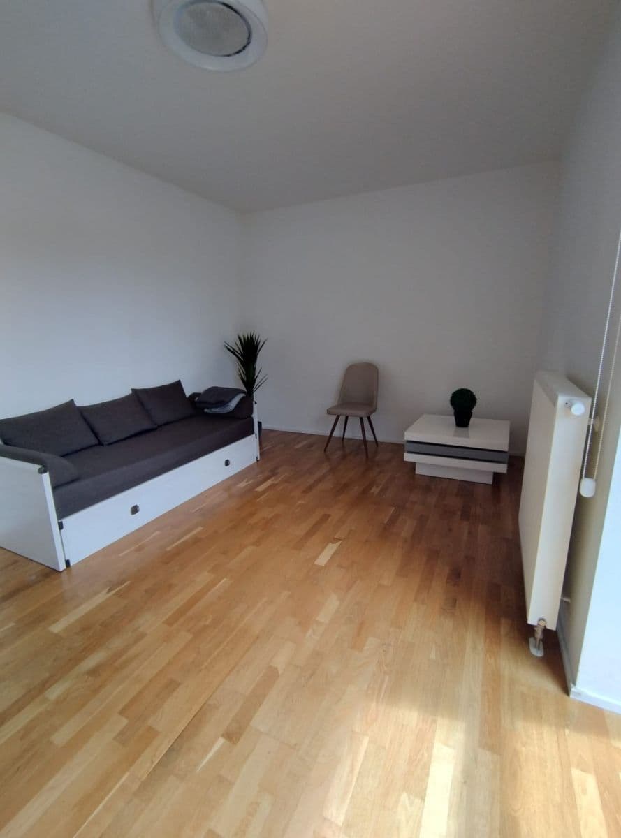 1 bedroom with open-plan kitchen flat to rent, 43 m², Na Radouči, Mladá Boleslav, Středočeský Region 1 bedroom with open-plan kitchen flat to rent, 43 m², Na Radouči, Mladá Boleslav, Středočeský Region