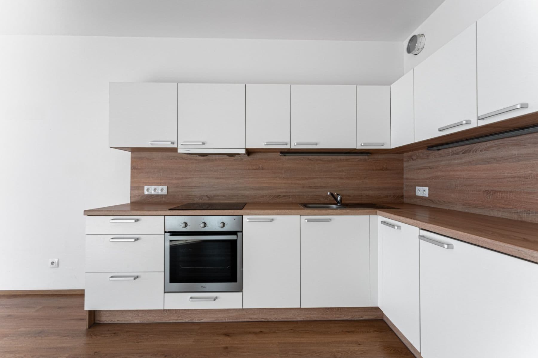 Studio flat to rent, 32 m², U Hostavického potoka, Prague, Prague Studio flat to rent, 32 m², U Hostavického potoka, Prague, Prague