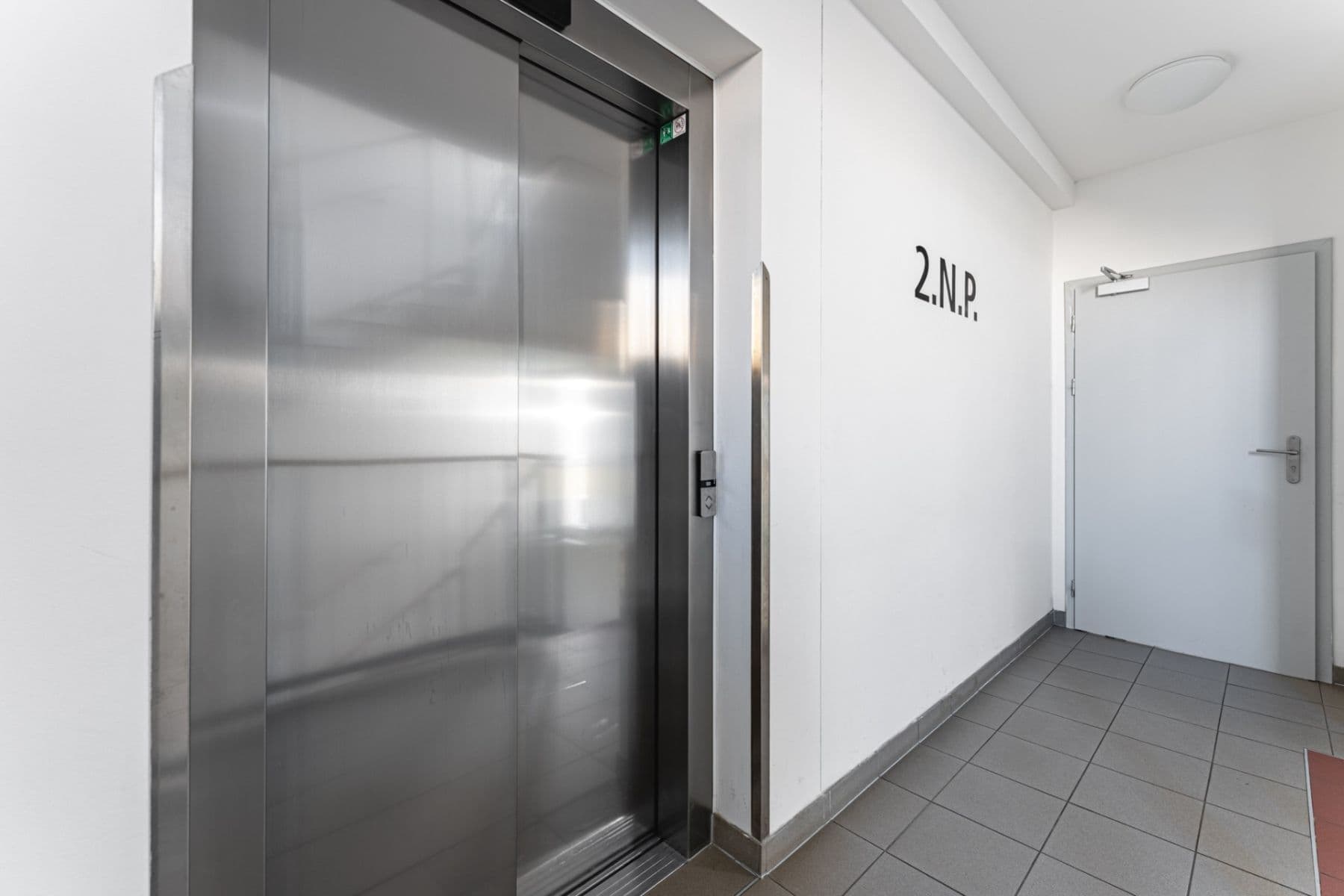 Studio flat to rent, 32 m², U Hostavického potoka, Prague, Prague Studio flat to rent, 32 m², U Hostavického potoka, Prague, Prague