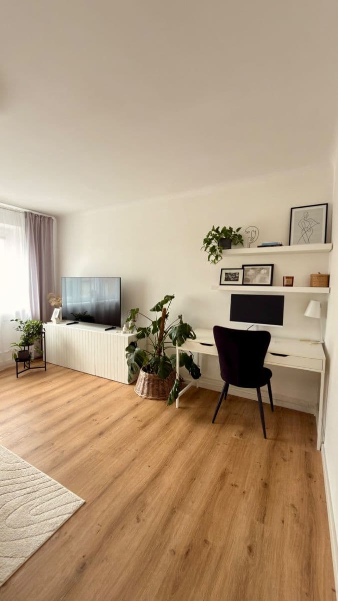 1 bedroom with open-plan kitchen flat to rent, 60 m², Jarosl. Kociána, Kladno, Středočeský Region 1 bedroom with open-plan kitchen flat to rent, 60 m², Jarosl. Kociána, Kladno, Středočeský Region