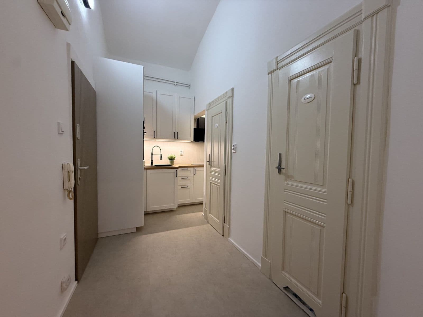 1 bedroom with open-plan kitchen flat to rent, 47 m², Gorazdova, Prague, Prague 1 bedroom with open-plan kitchen flat to rent, 47 m², Gorazdova, Prague, Prague