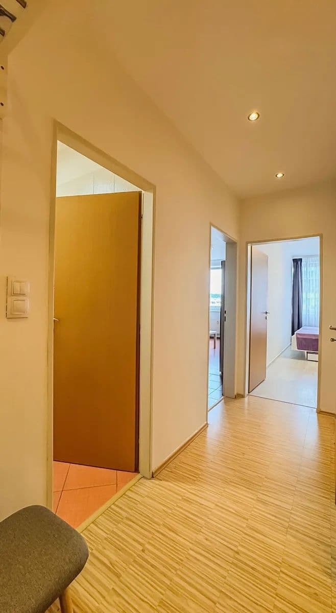 1 bedroom with open-plan kitchen flat to rent, 53 m², Pod Harfou, Prague, Prague 1 bedroom with open-plan kitchen flat to rent, 53 m², Pod Harfou, Prague, Prague