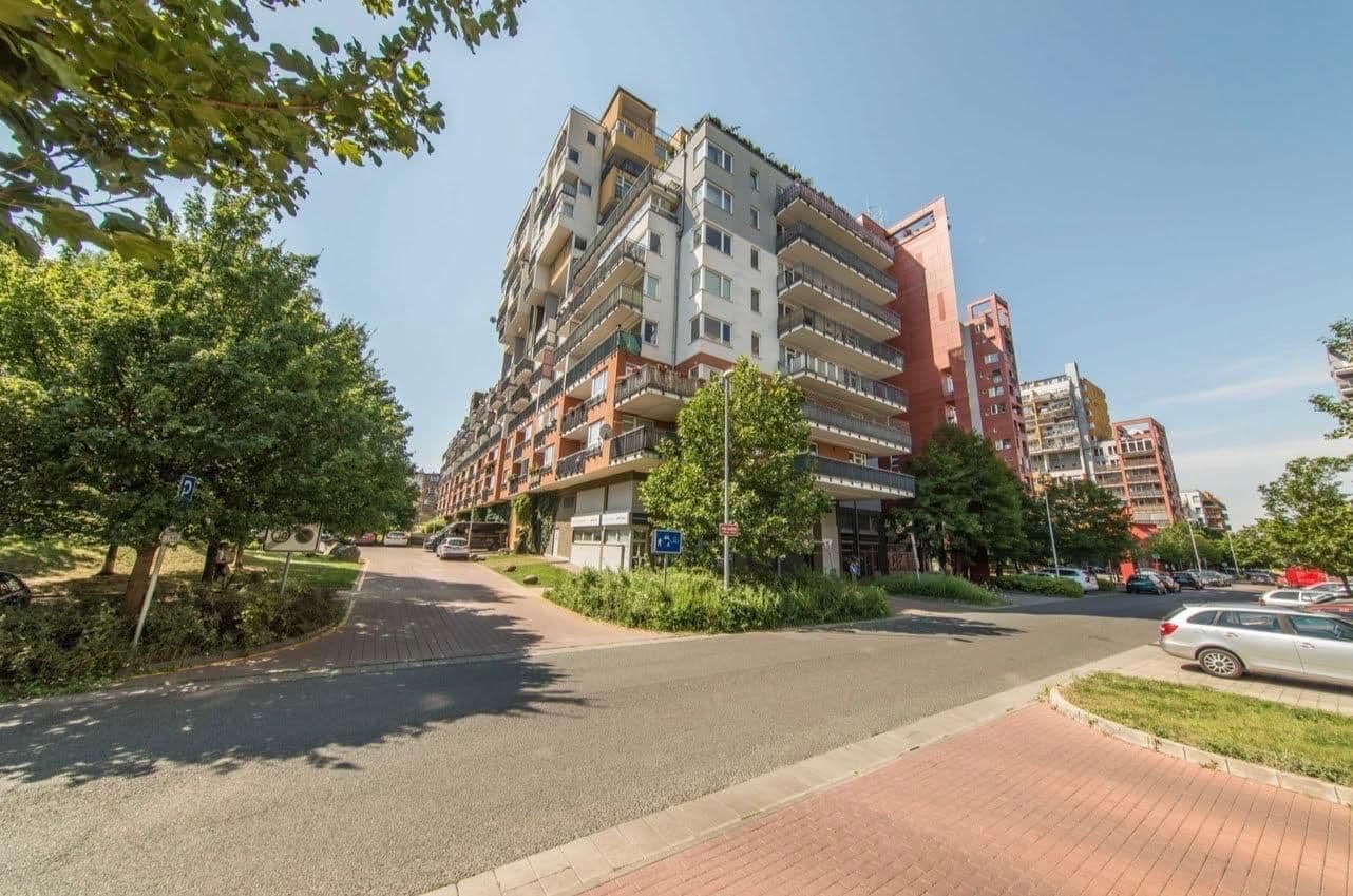1 bedroom with open-plan kitchen flat to rent, 53 m², Pod Harfou, Prague, Prague 1 bedroom with open-plan kitchen flat to rent, 53 m², Pod Harfou, Prague, Prague