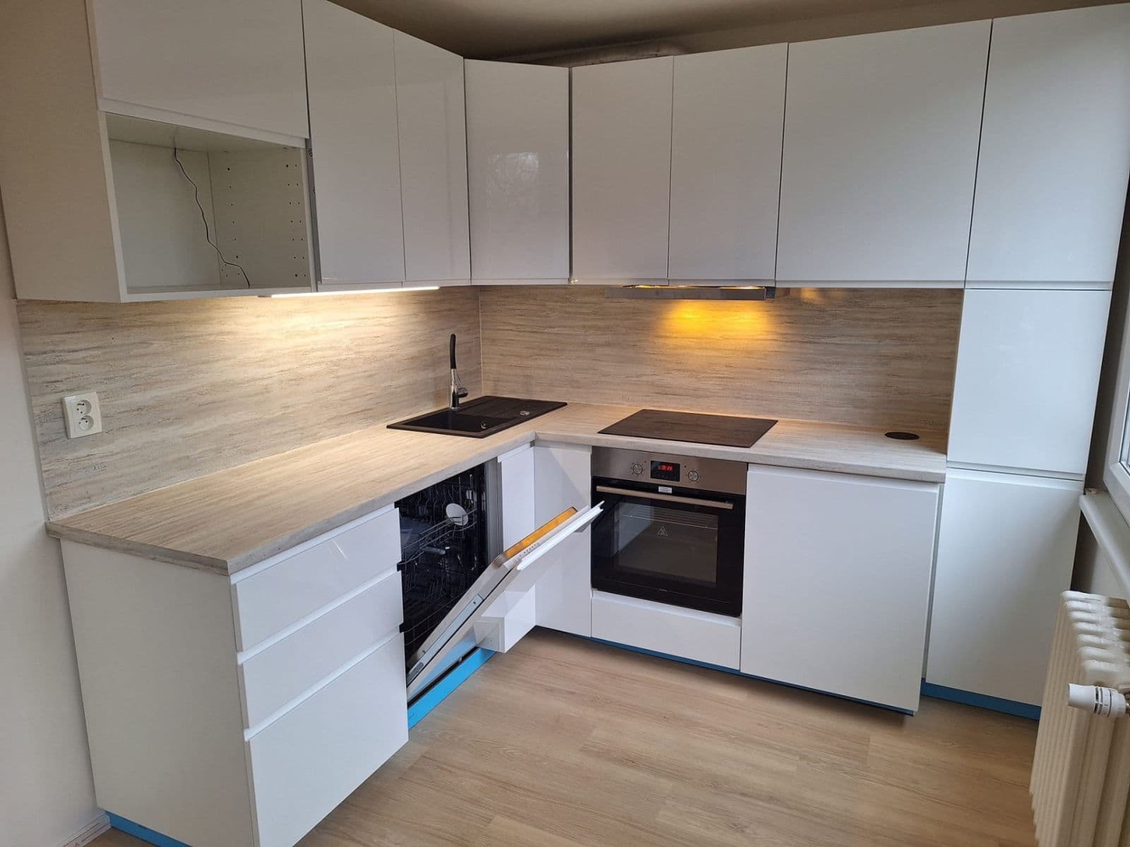 2 bedroom with open-plan kitchen flat to rent, 54 m², Na růžovém poli, Kladno, Středočeský Region 2 bedroom with open-plan kitchen flat to rent, 54 m², Na růžovém poli, Kladno, Středočeský Region