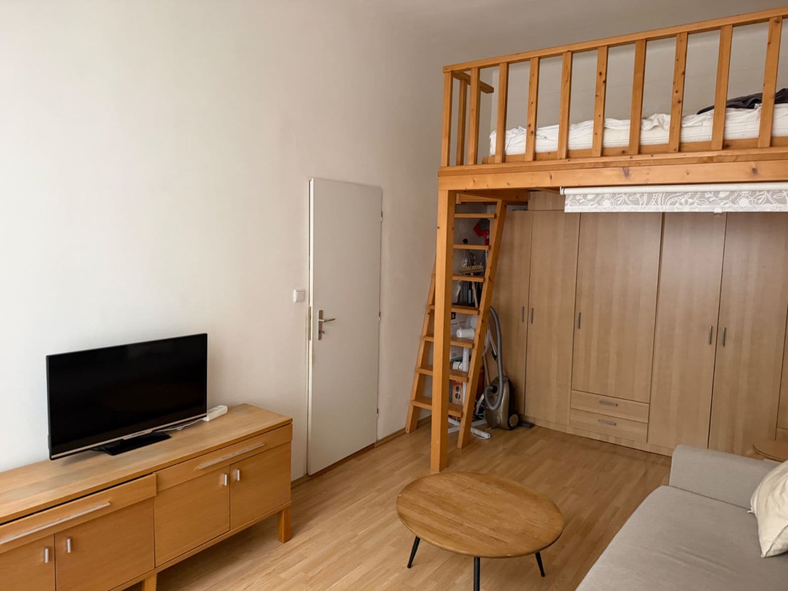 1 bedroom with open-plan kitchen flat to rent, 40 m², Pobřežní, Prague, Prague 1 bedroom with open-plan kitchen flat to rent, 40 m², Pobřežní, Prague, Prague