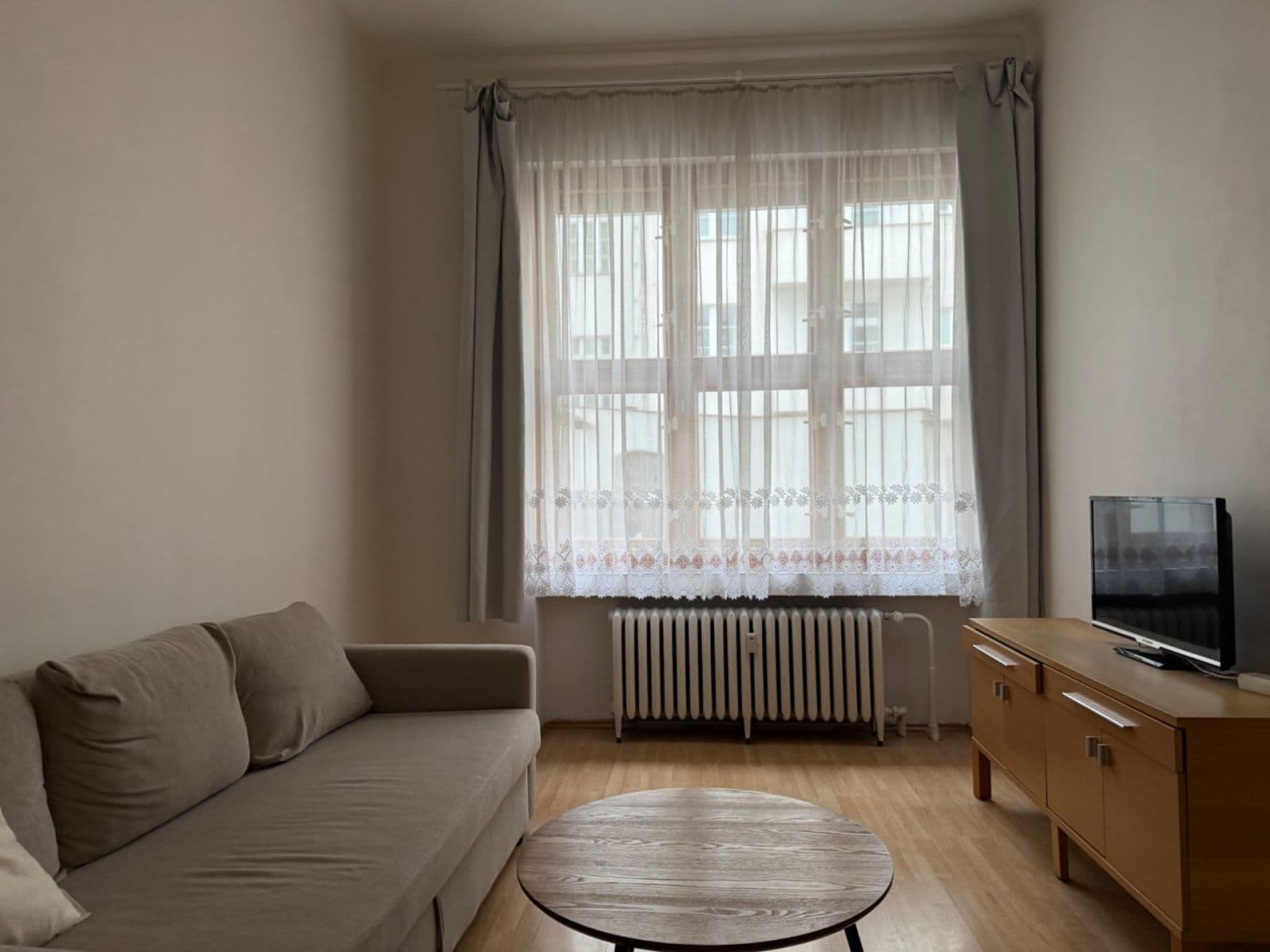 1 bedroom with open-plan kitchen flat to rent, 40 m², Pobřežní, Prague, Prague 1 bedroom with open-plan kitchen flat to rent, 40 m², Pobřežní, Prague, Prague