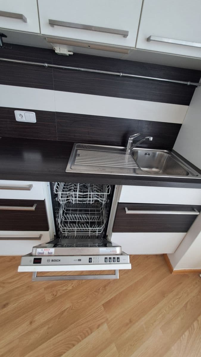 1 bedroom with open-plan kitchen flat to rent, 59 m², Milotická, Prague, Prague 1 bedroom with open-plan kitchen flat to rent, 59 m², Milotická, Prague, Prague