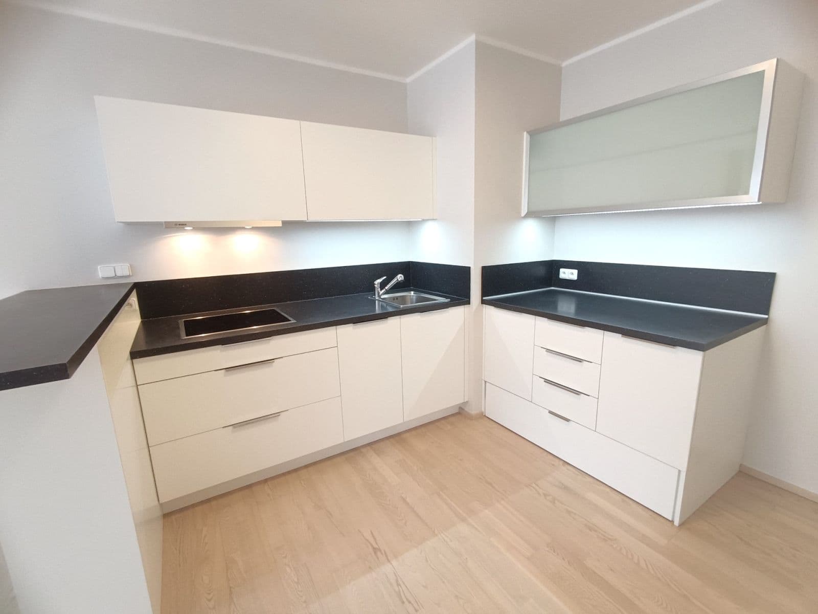 2 bedroom with open-plan kitchen flat to rent, 104 m², Zakšínská, Prague, Prague 2 bedroom with open-plan kitchen flat to rent, 104 m², Zakšínská, Prague, Prague