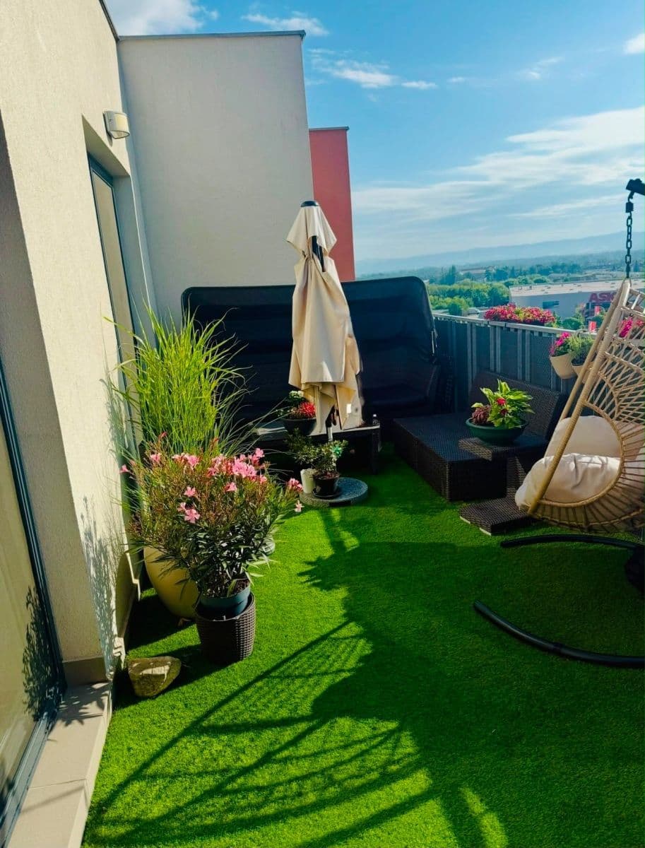 3 bedroom with open-plan kitchen flat to rent, 105 m², Edvarda Beneše, Olomouc, Olomoucký Region 3 bedroom with open-plan kitchen flat to rent, 105 m², Edvarda Beneše, Olomouc, Olomoucký Region