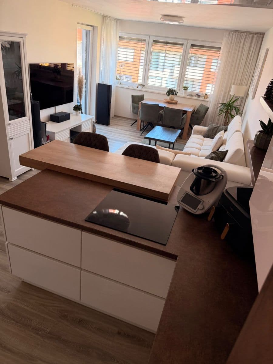 3 bedroom with open-plan kitchen flat to rent, 105 m², Edvarda Beneše, Olomouc, Olomoucký Region 3 bedroom with open-plan kitchen flat to rent, 105 m², Edvarda Beneše, Olomouc, Olomoucký Region