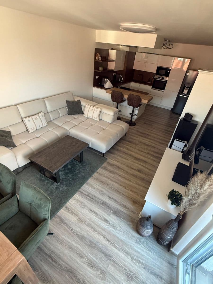 3 bedroom with open-plan kitchen flat to rent, 105 m², Edvarda Beneše, Olomouc, Olomoucký Region 3 bedroom with open-plan kitchen flat to rent, 105 m², Edvarda Beneše, Olomouc, Olomoucký Region