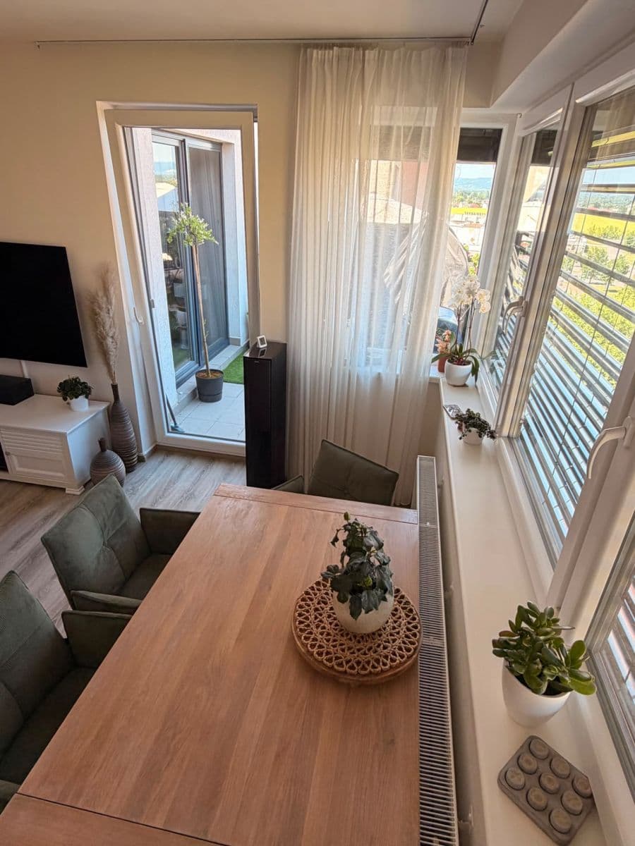3 bedroom with open-plan kitchen flat to rent, 105 m², Edvarda Beneše, Olomouc, Olomoucký Region 3 bedroom with open-plan kitchen flat to rent, 105 m², Edvarda Beneše, Olomouc, Olomoucký Region