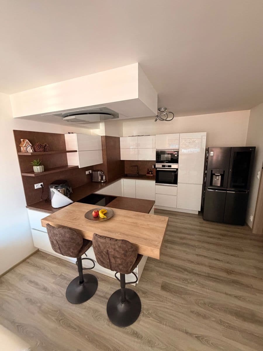 3 bedroom with open-plan kitchen flat to rent, 105 m², Edvarda Beneše, Olomouc, Olomoucký Region 3 bedroom with open-plan kitchen flat to rent, 105 m², Edvarda Beneše, Olomouc, Olomoucký Region