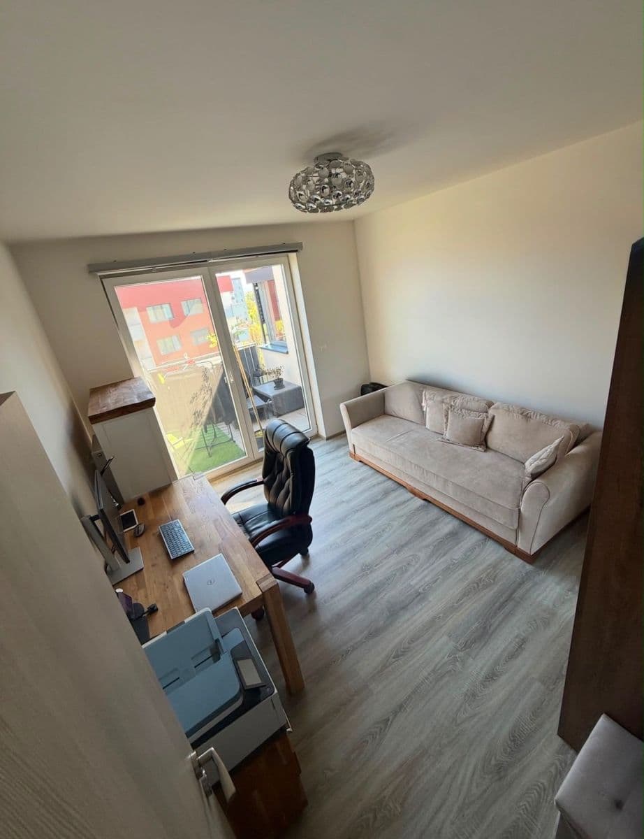 3 bedroom with open-plan kitchen flat to rent, 105 m², Edvarda Beneše, Olomouc, Olomoucký Region 3 bedroom with open-plan kitchen flat to rent, 105 m², Edvarda Beneše, Olomouc, Olomoucký Region