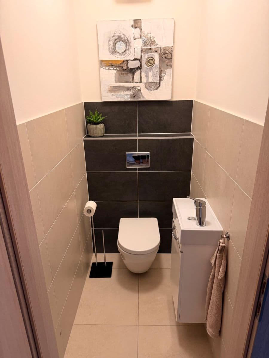 3 bedroom with open-plan kitchen flat to rent, 105 m², Edvarda Beneše, Olomouc, Olomoucký Region 3 bedroom with open-plan kitchen flat to rent, 105 m², Edvarda Beneše, Olomouc, Olomoucký Region
