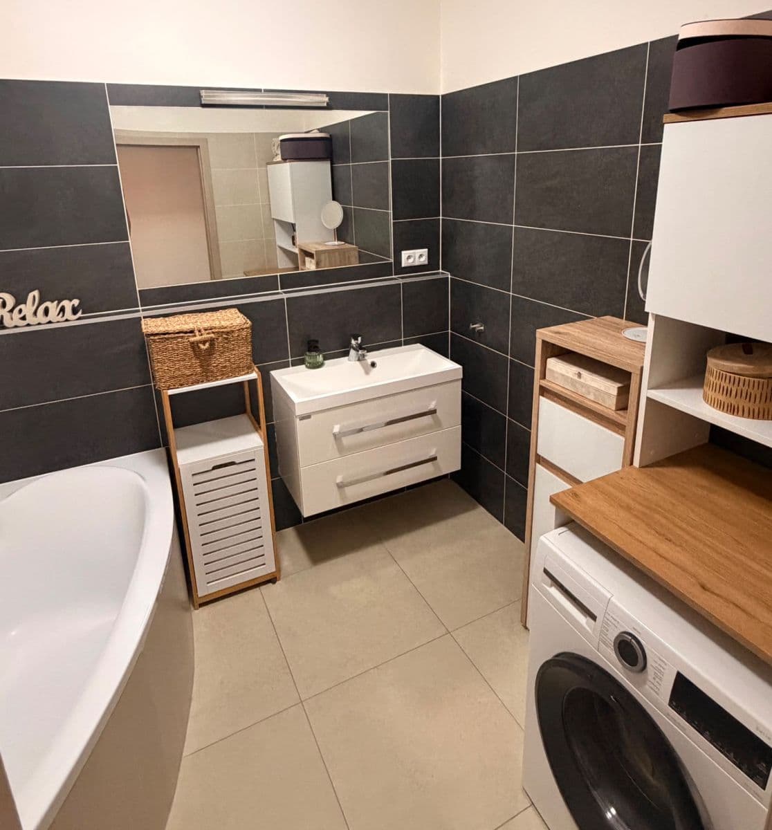 3 bedroom with open-plan kitchen flat to rent, 105 m², Edvarda Beneše, Olomouc, Olomoucký Region 3 bedroom with open-plan kitchen flat to rent, 105 m², Edvarda Beneše, Olomouc, Olomoucký Region