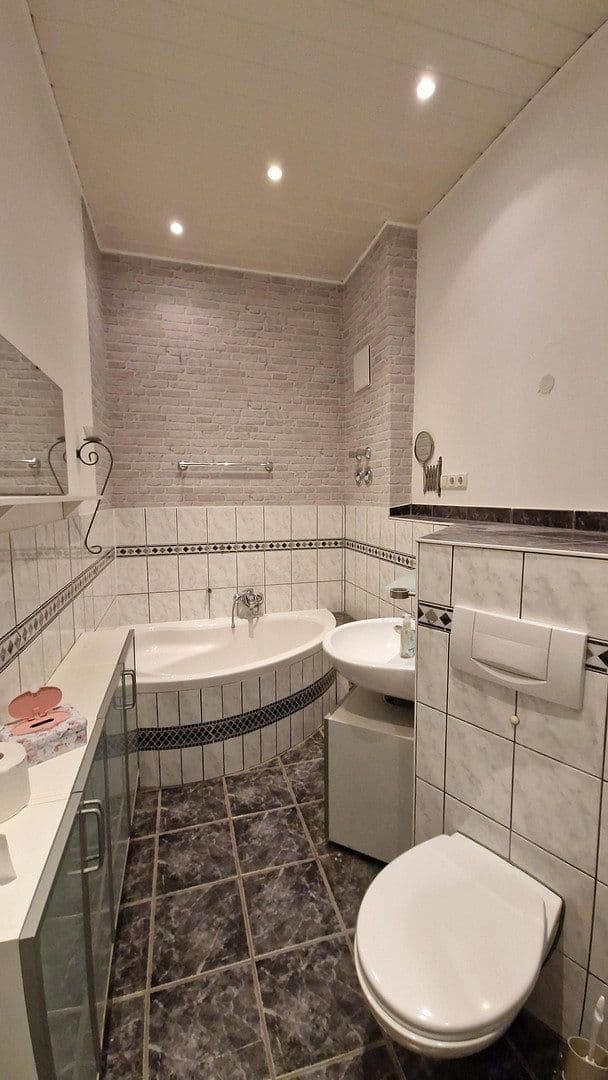 2 bedroom with open-plan kitchen flat for sale, 97 m², Radevormwald, North Rhine-Westphalia 2 bedroom with open-plan kitchen flat for sale, 97 m², Radevormwald, North Rhine-Westphalia