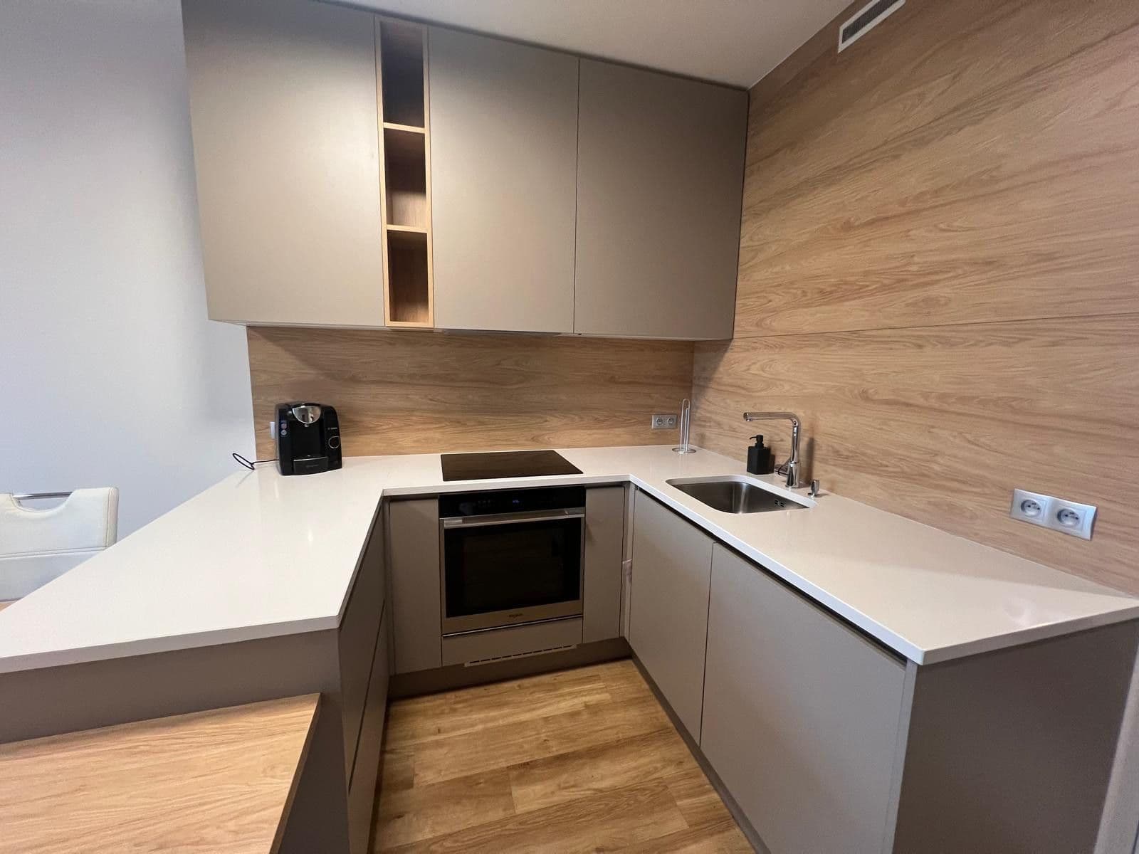 1 bedroom with open-plan kitchen flat to rent, 63 m², Kurta Konráda, Prague, Prague 1 bedroom with open-plan kitchen flat to rent, 63 m², Kurta Konráda, Prague, Prague