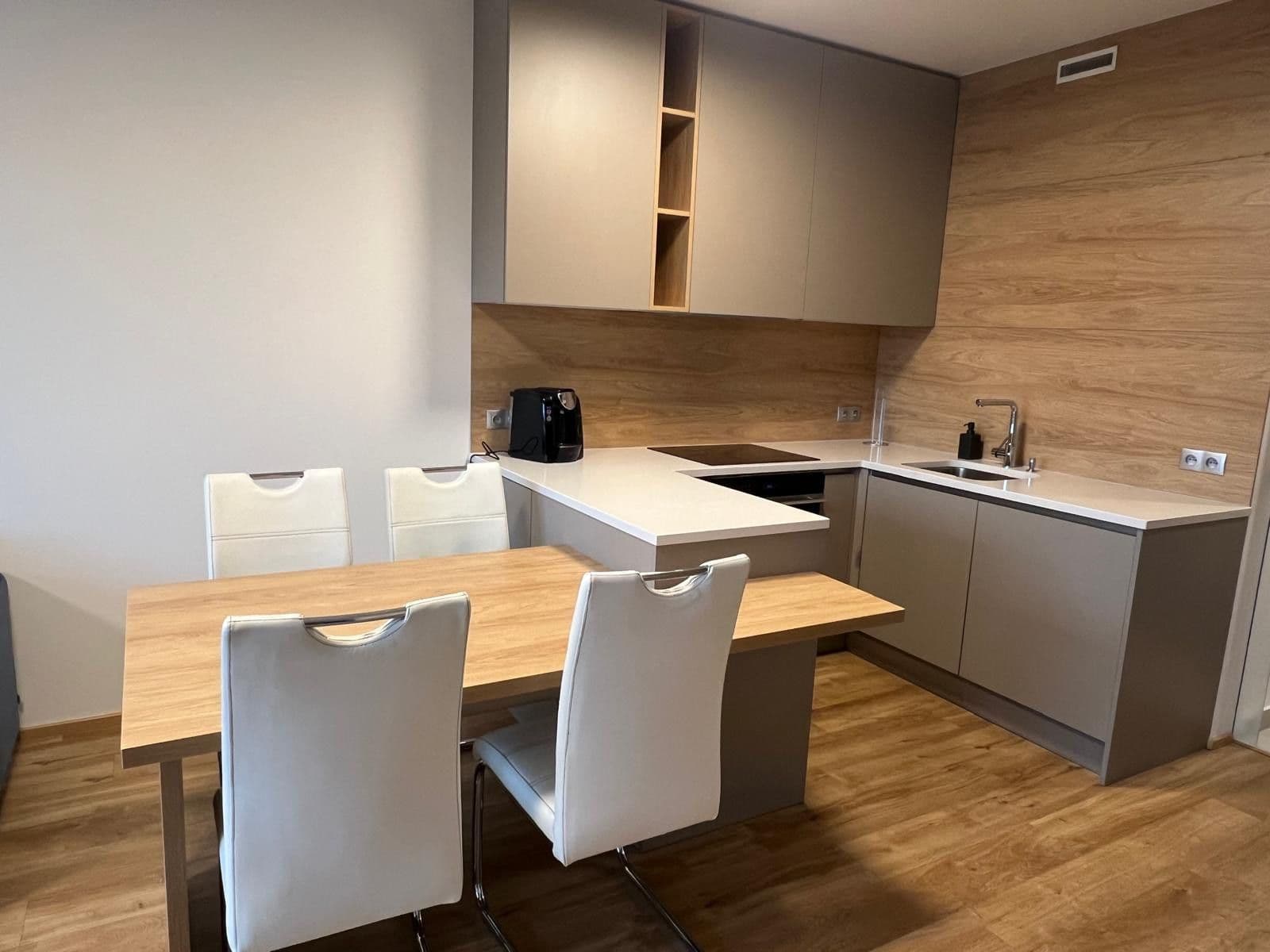 1 bedroom with open-plan kitchen flat to rent, 63 m², Kurta Konráda, Prague, Prague 1 bedroom with open-plan kitchen flat to rent, 63 m², Kurta Konráda, Prague, Prague