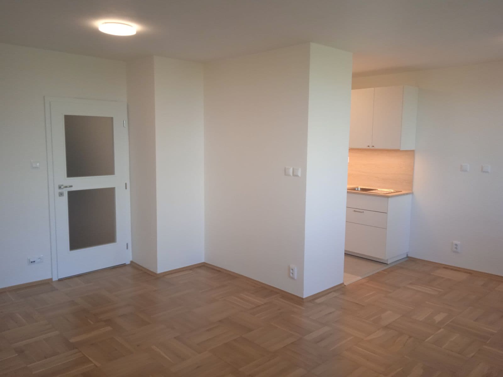 3 bedroom flat to rent, 77 m², Od Vysoké, Prague, Prague 3 bedroom flat to rent, 77 m², Od Vysoké, Prague, Prague