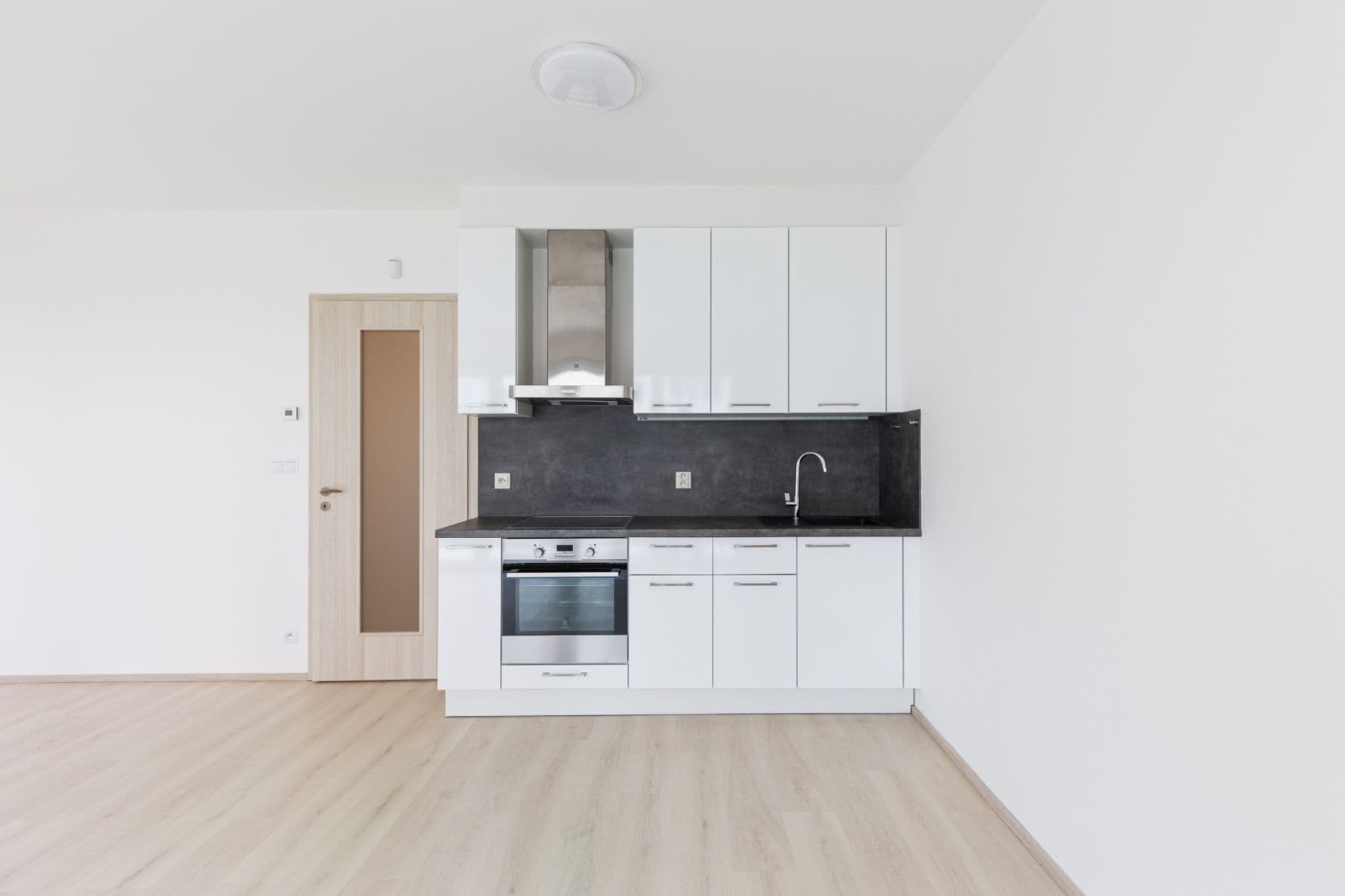 Studio flat to rent, 37 m², Toufarova, Prague, Prague Studio flat to rent, 37 m², Toufarova, Prague, Prague
