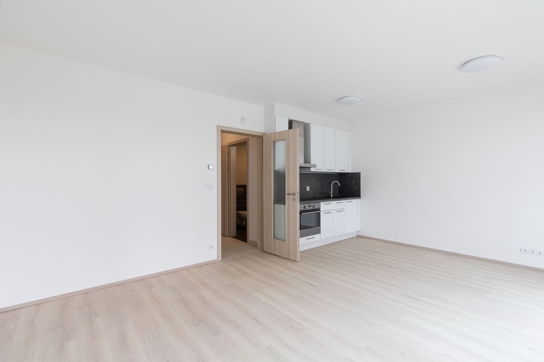 Studio flat to rent, 37 m², Toufarova, Prague, Prague Studio flat to rent, 37 m², Toufarova, Prague, Prague