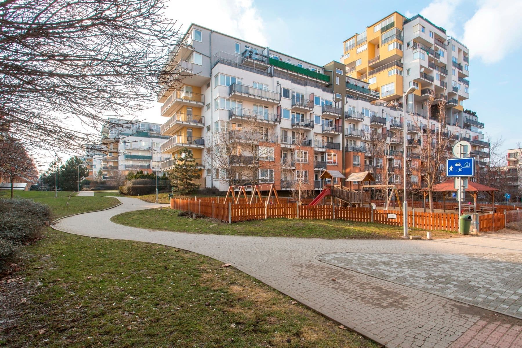 1 bedroom with open-plan kitchen flat to rent, 48 m², Pod Harfou, Prague, Prague 1 bedroom with open-plan kitchen flat to rent, 48 m², Pod Harfou, Prague, Prague