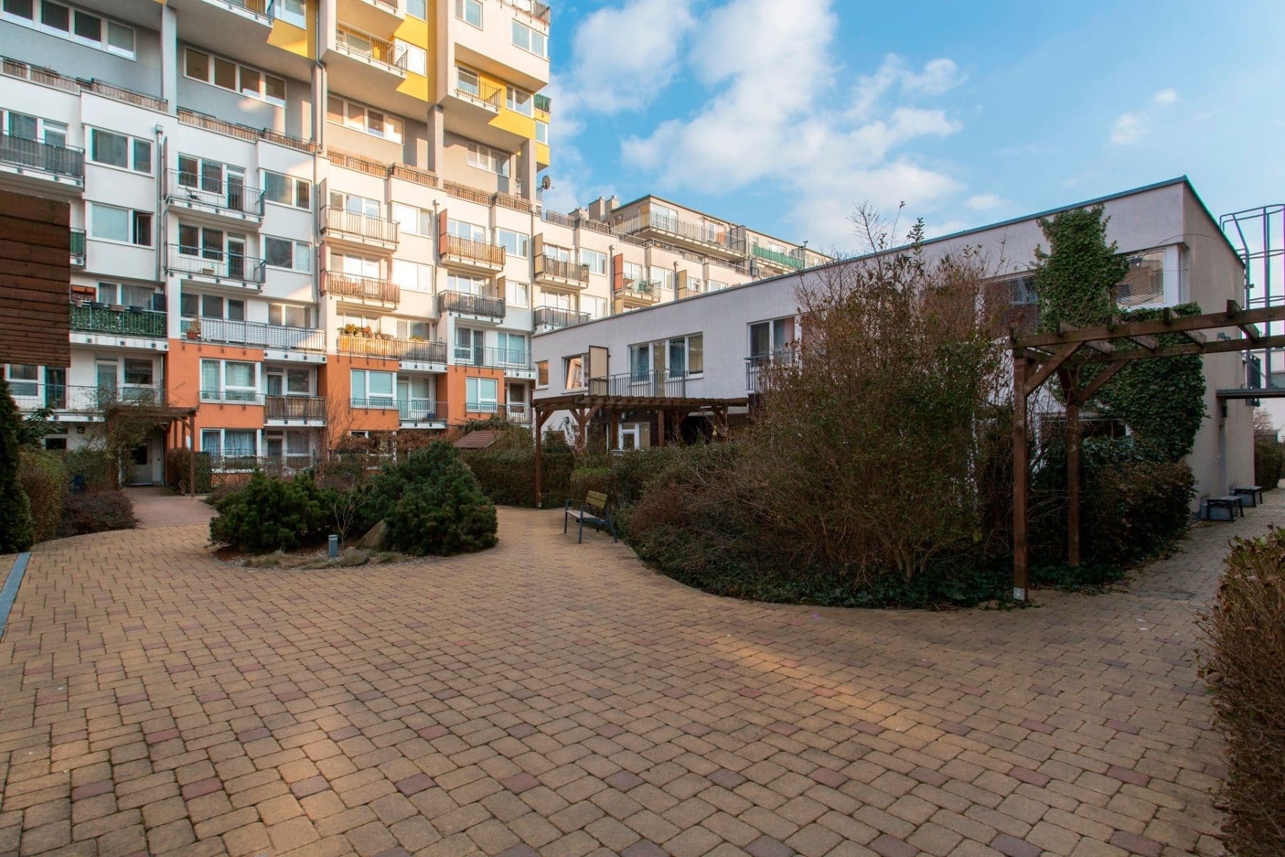 1 bedroom with open-plan kitchen flat to rent, 48 m², Pod Harfou, Prague, Prague 1 bedroom with open-plan kitchen flat to rent, 48 m², Pod Harfou, Prague, Prague