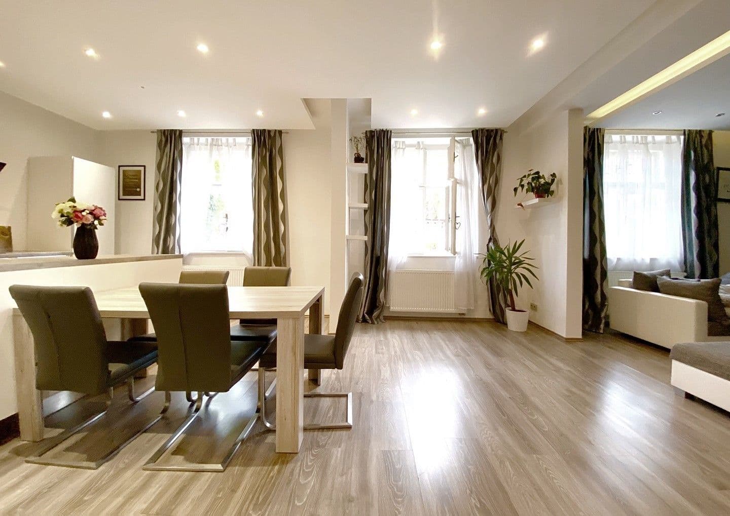 2 bedroom with open-plan kitchen flat to rent, 95 m², U Střešovických hřišť, Prague, Prague 2 bedroom with open-plan kitchen flat to rent, 95 m², U Střešovických hřišť, Prague, Prague