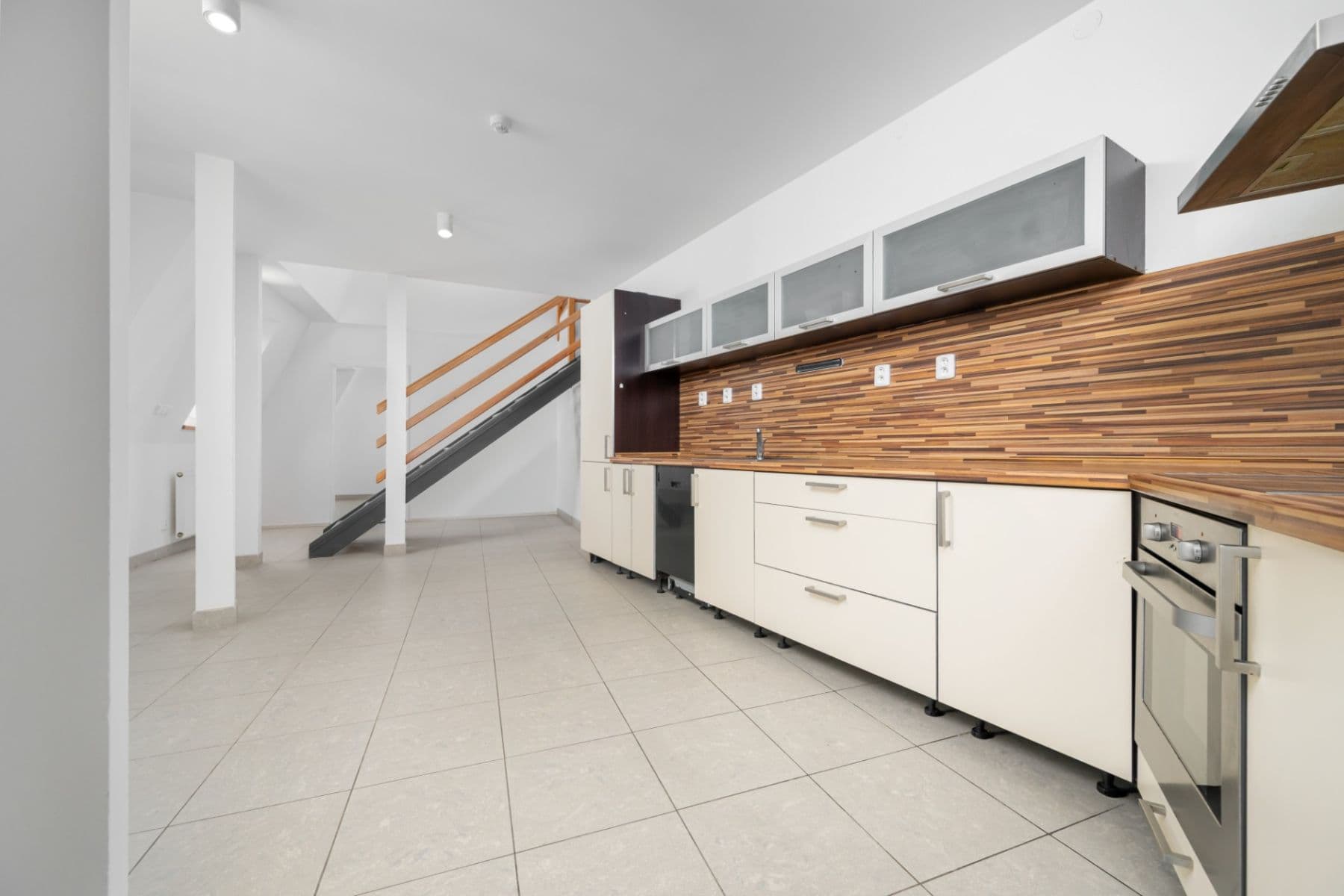 3 bedroom with open-plan kitchen flat for sale, 109 m², Frýdlantská, Liberec, Liberecký Region 3 bedroom with open-plan kitchen flat for sale, 109 m², Frýdlantská, Liberec, Liberecký Region