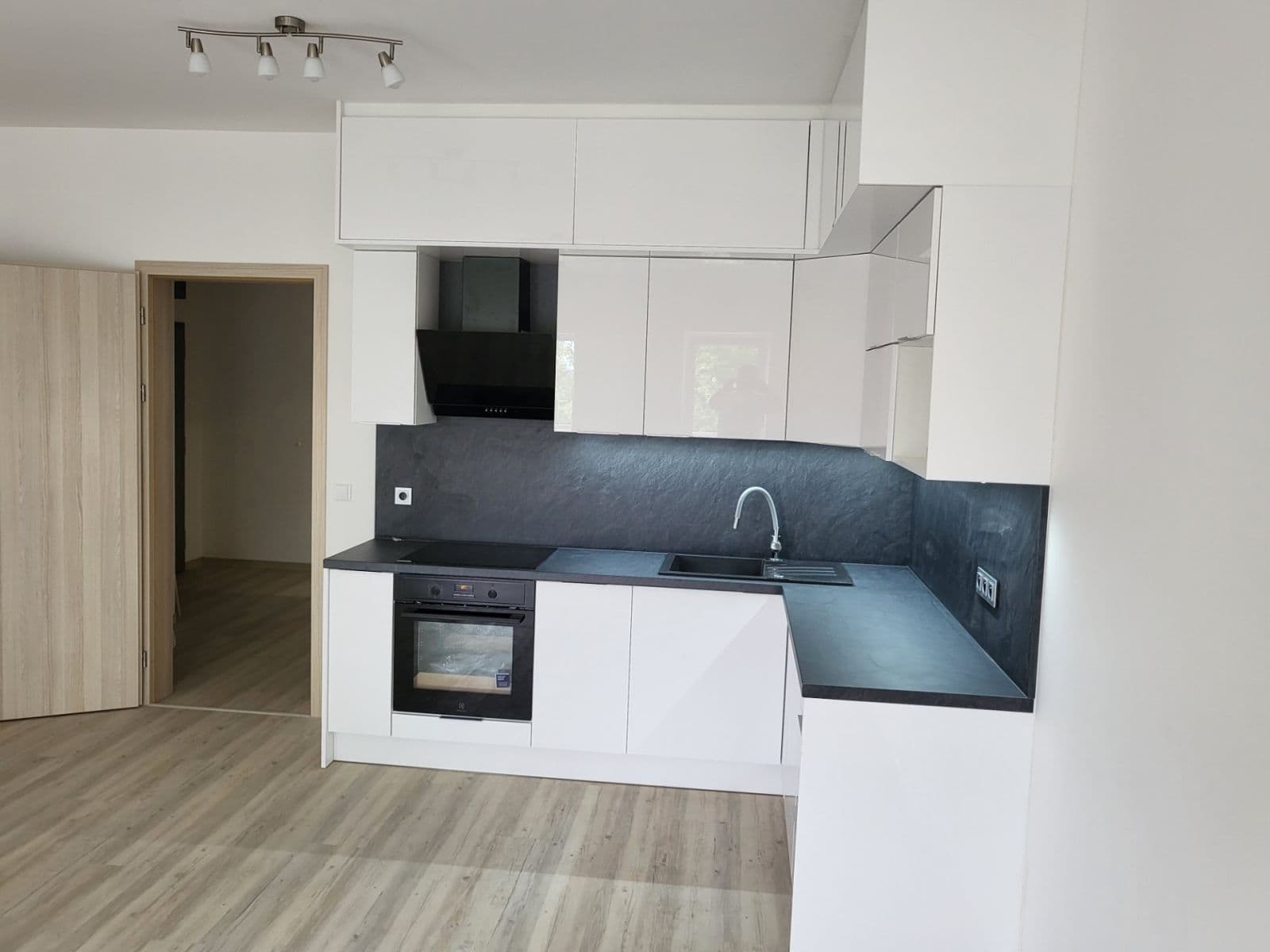 1 bedroom with open-plan kitchen flat to rent, 59 m², Na Baranovci, Ostrava, Moravskoslezský Region 1 bedroom with open-plan kitchen flat to rent, 59 m², Na Baranovci, Ostrava, Moravskoslezský Region