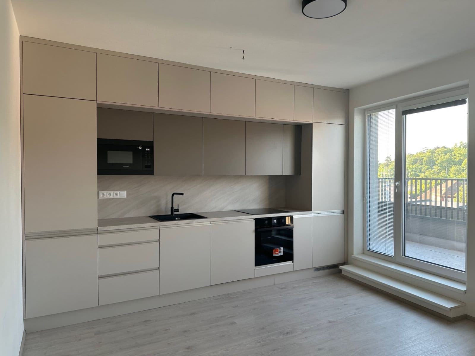 1 bedroom with open-plan kitchen flat to rent, 64 m², Křižíkova, Brno, Jihomoravský Region 1 bedroom with open-plan kitchen flat to rent, 64 m², Křižíkova, Brno, Jihomoravský Region