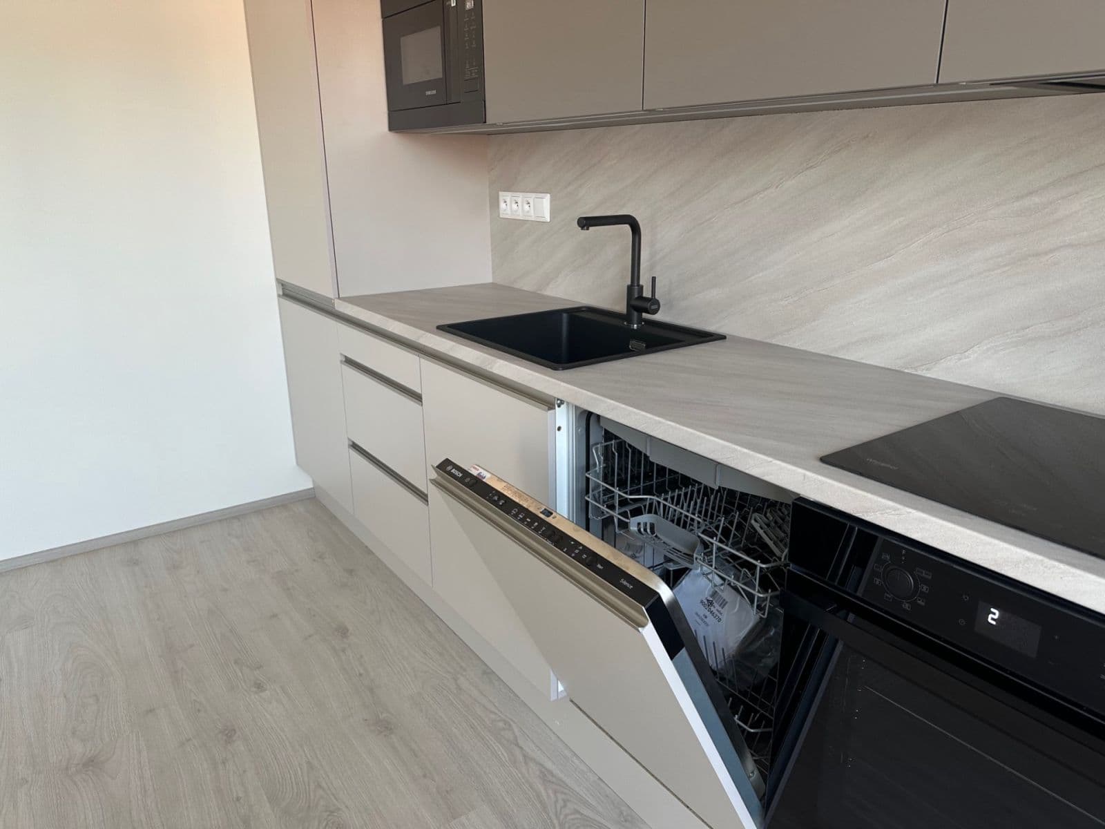 1 bedroom with open-plan kitchen flat to rent, 64 m², Křižíkova, Brno, Jihomoravský Region 1 bedroom with open-plan kitchen flat to rent, 64 m², Křižíkova, Brno, Jihomoravský Region