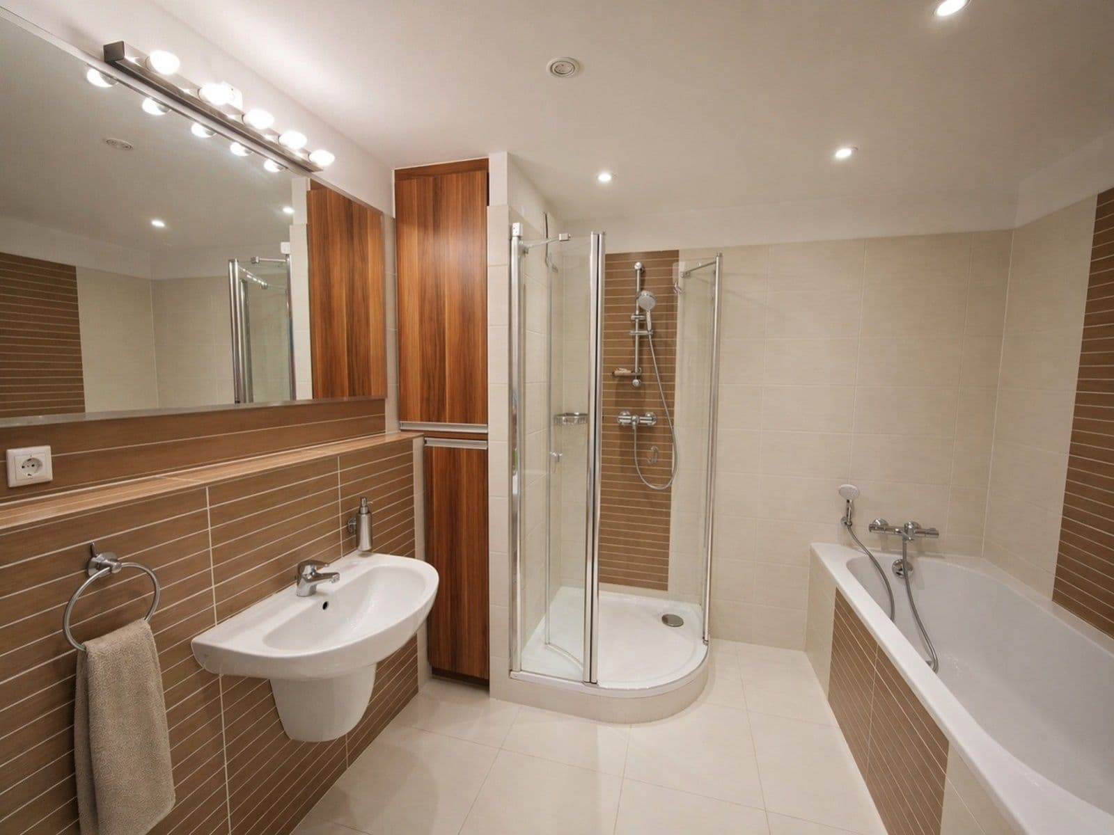 2 bedroom with open-plan kitchen flat to rent, 86 m², Nad Smetankou, Prague, Prague 2 bedroom with open-plan kitchen flat to rent, 86 m², Nad Smetankou, Prague, Prague